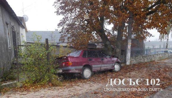 На Тернопільщині молодий водій в'їхав у дерево. Хлопець загинув на місці ДТП, фото №1 на сайті 20minut.ua