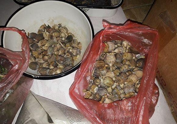 У хмельничанина виявили банки і пакети з наркотиками, фото №2 на сайті vsim.ua