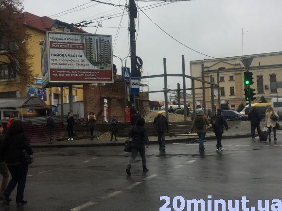 Фото дня: біля залізничного вокзалу почали нову будову, фото №1 на сайті 20minut.ua