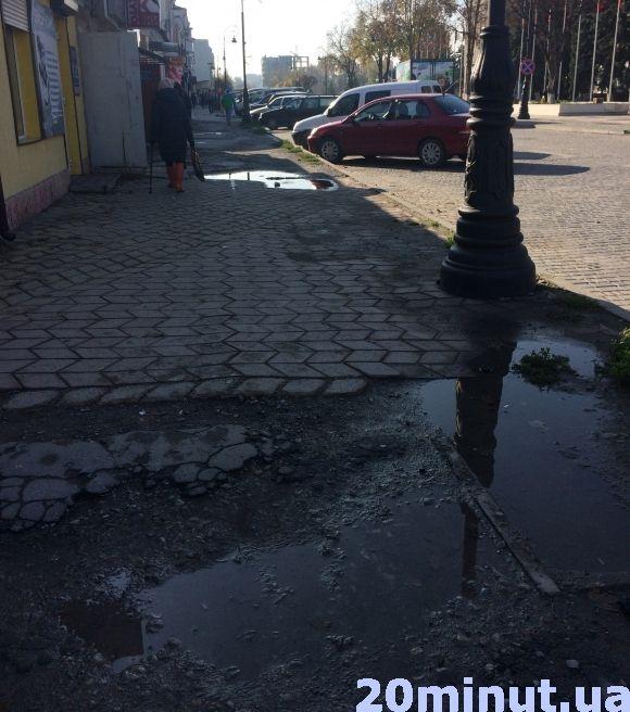 “Неєвропейський тротуар” напроти Євроскверу: коли кам'янчанам чекати на ремонт?, фото №6 на сайті 20minut.ua