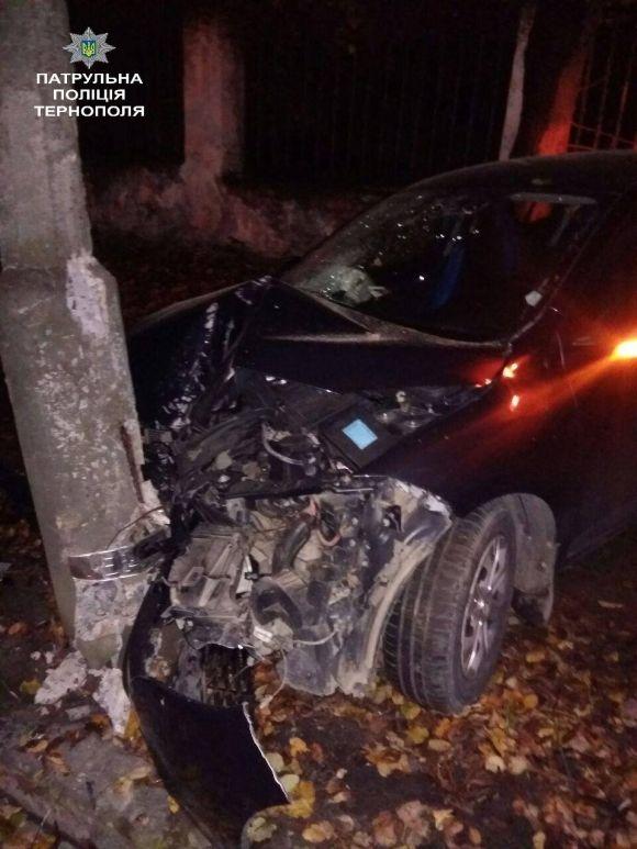 Вночі п'яна дівчина за кермом авто свого хлопця в'їхала у стовп на сайті 20minut.ua Вночі п'яна дівчина за кермом авто свого хлопця в'їхала у стовп, фото №1 на сайті 20minut.ua