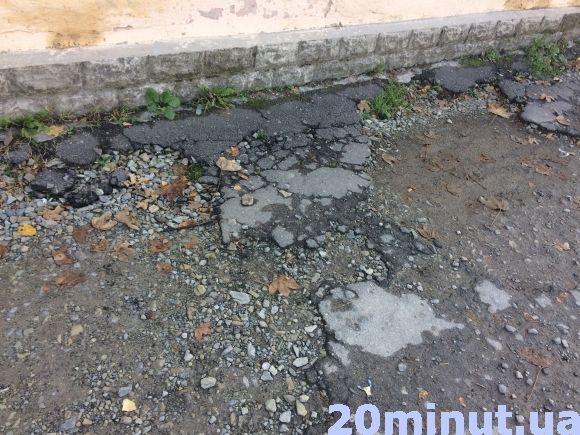 “Неєвропейський тротуар” напроти Євроскверу: коли кам'янчанам чекати на ремонт?, фото №3 на сайті 20minut.ua
