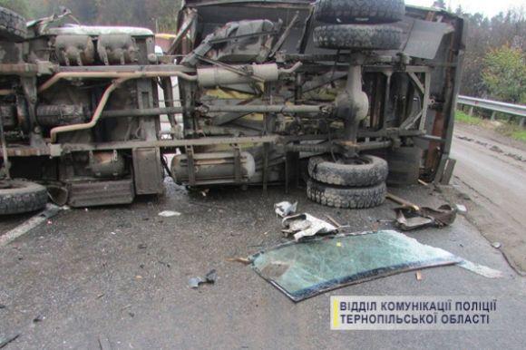 На Теребовлянщині Ford Transit виїхав на зустрічну смугу і зіткнувся з ГАЗом на сайті 20minut.ua На Теребовлянщині Ford Transit виїхав на зустрічну смугу і зіткнувся з ГАЗом, фото №1 на сайті 20minut.ua