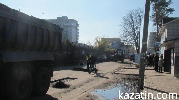 Вулицю Грушевського латають абияк на сайті 20minut.ua Вулицю Грушевського латають абияк, фото №3 на сайті 20minut.ua