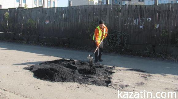 Вулицю Грушевського латають абияк на сайті 20minut.ua Вулицю Грушевського латають абияк, фото №5 на сайті 20minut.ua