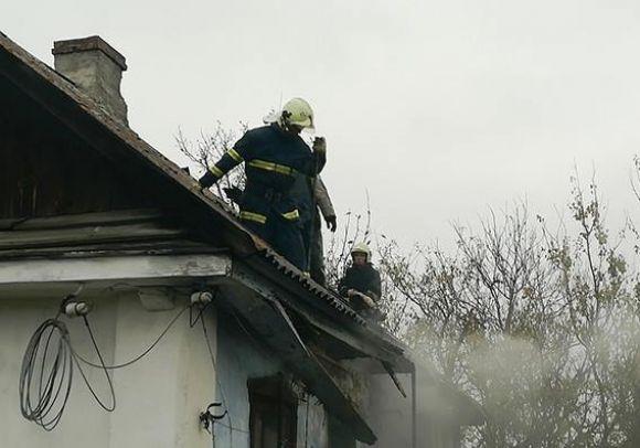 45-річний мешканець Ізяслава посварився з матір'ю та підпалив її будинок на сайті vsim.ua 45-річний мешканець Ізяслава посварився з матір'ю та підпалив її будинок, фото №1 на сайті vsim.ua