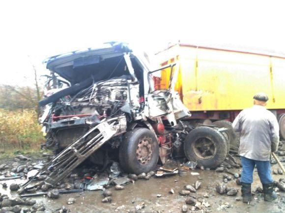 У Теофіпольському районі вантажівка в'їхала в 