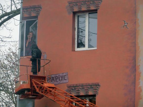 У Хмельницькому біля податкової малюють новий стріт-арт, фото №1 на сайті vsim.ua