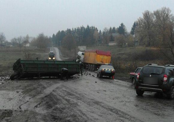На Хмельниччині причеп від'єднався від На Хмельниччині причеп від'єднався від