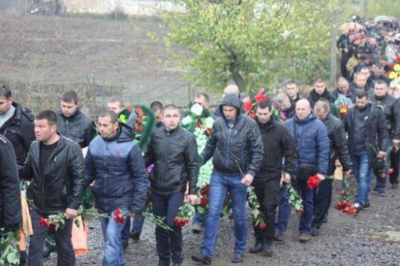 В останню путь провели охоронця Мосійчука, який загинув у Києві захищаючи нардепа на сайті 20minut.ua В останню путь провели охоронця Мосійчука, який загинув у Києві захищаючи нардепа, фото №2 на сайті 20minut.ua