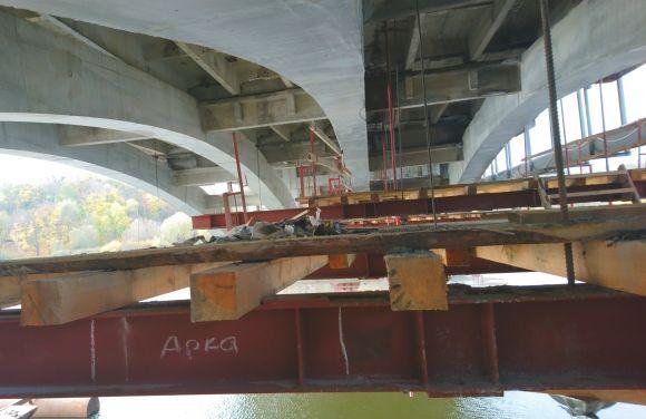 «До літа, можливо, встигнемо». Що зараз роблять на Київському мосту, фото №12 на сайті 20minut.ua