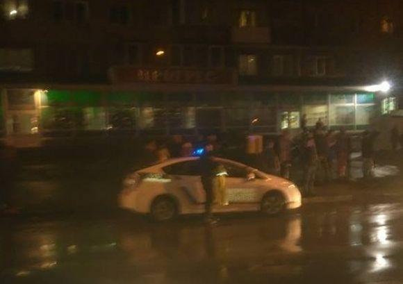 Біля "Прогресу" на переході Mercedes збив двох людей на сайті 20minut.ua Біля "Прогресу" на переході Mercedes збив двох людей, фото №2 на сайті 20minut.ua