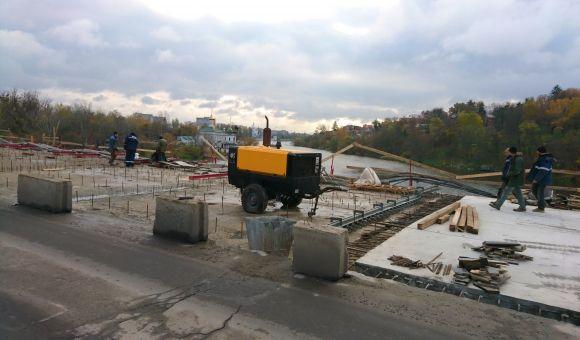 «До літа, можливо, встигнемо». Що зараз роблять на Київському мосту, фото №4 на сайті 20minut.ua