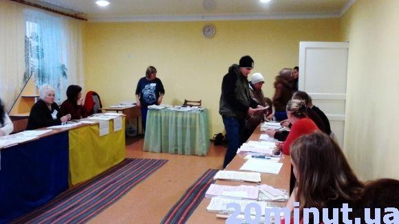 Спостерігачів вночі посилали за коректором. Як пройшли вибори в Гнівані на сайті 20minut.ua Спостерігачів вночі посилали за коректором. Як пройшли вибори в Гнівані, фото №2 на сайті 20minut.ua