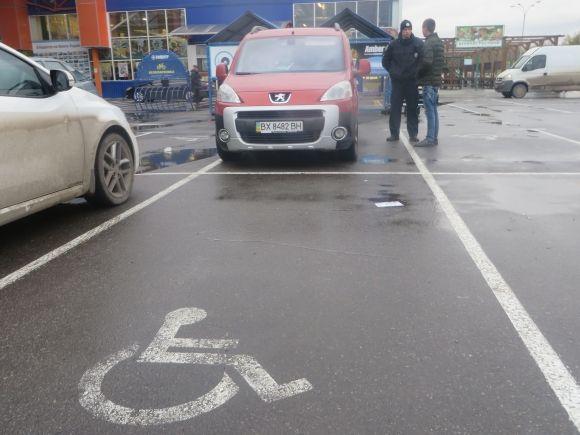 Біля «Епіцентру» за новими штрафами оформили шістьох «героїв парковки», фото №3 на сайті vsim.ua