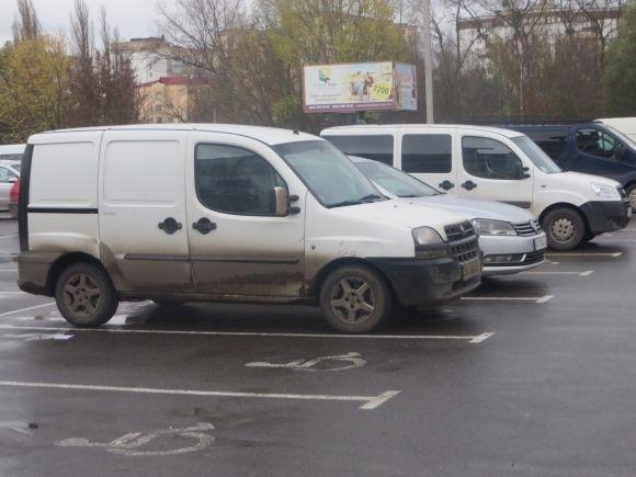 Біля «Епіцентру» за новими штрафами оформили шістьох «героїв парковки», фото №1 на сайті vsim.ua