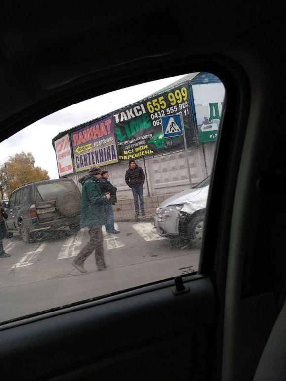 ДТП в Вінниці: позашляховик "підрізав" легковик. Іномарки не поділили перехрестя на сайті 20minut.ua ДТП в Вінниці: позашляховик "підрізав" легковик. Іномарки не поділили перехрестя, фото №1 на сайті 20minut.ua