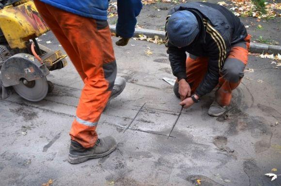 У Житомирі перевіряли товщину асфальтобетонного покриття на сайті 20minut.ua У Житомирі перевіряли товщину асфальтобетонного покриття, фото №2 на сайті 20minut.ua