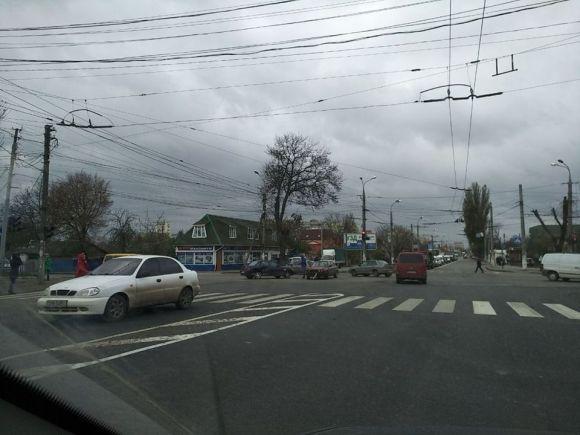 ДТП в Вінниці: позашляховик "підрізав" легковик. Іномарки не поділили перехрестя на сайті 20minut.ua ДТП в Вінниці: позашляховик "підрізав" легковик. Іномарки не поділили перехрестя, фото №3 на сайті 20minut.ua