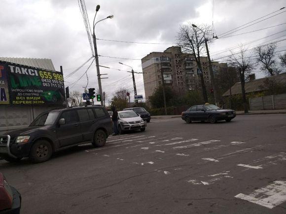 ДТП в Вінниці: позашляховик "підрізав" легковик. Іномарки не поділили перехрестя на сайті 20minut.ua ДТП в Вінниці: позашляховик "підрізав" легковик. Іномарки не поділили перехрестя, фото №2 на сайті 20minut.ua