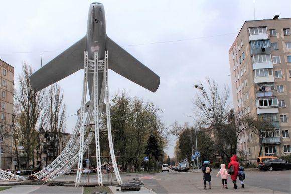 Постамент для МіГу: архітектори схвалюють, у соцмережах критикують, фото №1 на сайті 20minut.ua
