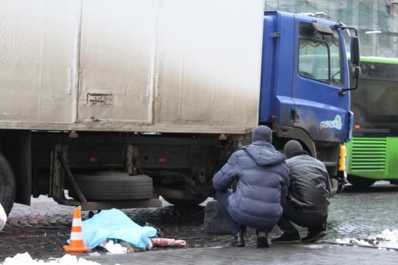 Новини Вінниці - фото з Загинула під колесами вантажівки, коли виходила з трамваю. Як розслідували резонансні ДТП у Вінниці Загинула під колесами вантажівки, коли виходила з трамваю. Як розслідували резонансні ДТП у Вінниці, фото №1 на сайті 20minut.ua