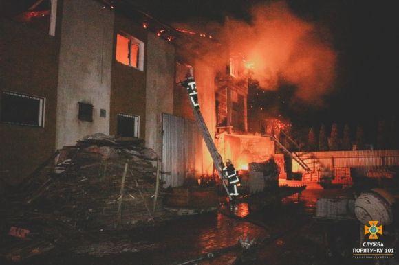 Пожежу на Гайовій гасили 22 рятувальники, фото №1 на сайті 20minut.ua