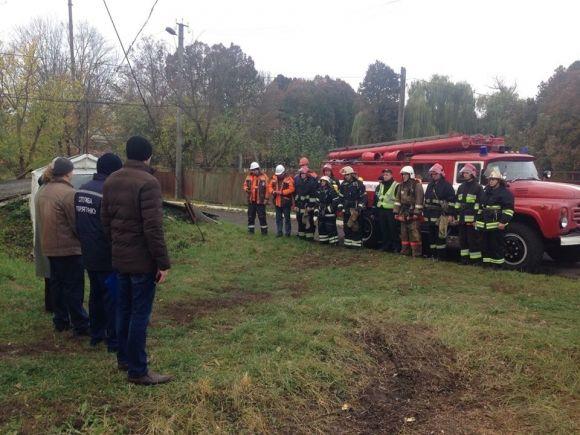 Спецоперація рятувальників: у масках виводили малюків із дитсадочку «Сонечко» на сайті 20minut.ua Спецоперація рятувальників: у масках виводили малюків із дитсадочку «Сонечко», фото №1 на сайті 20minut.ua