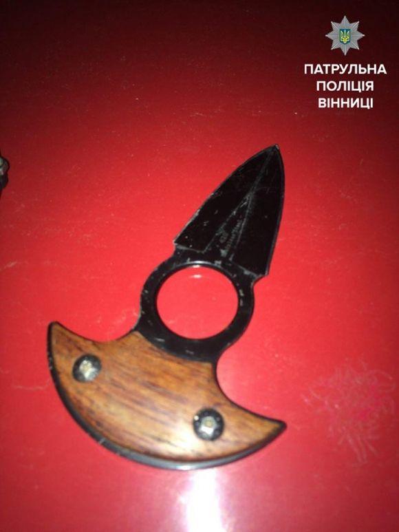 Вночі по Вінниці гасав водій під кайфом. В авто знайшли незвичний ніж на сайті 20minut.ua Вночі по Вінниці гасав водій під кайфом. В авто знайшли незвичний ніж, фото №1 на сайті 20minut.ua