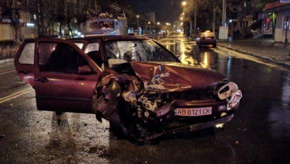 Нічна ДТП на Келецькій: зіткнулися іномарки «Audi А6» та «Volkswagen Golf», фото №2 на сайті 20minut.ua