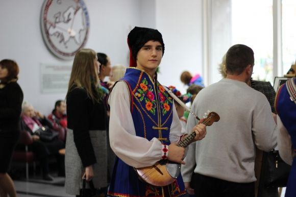 Посла Японії зустрічали короваєм та японською піснею «Канікули кохання», фото №5 на сайті 20minut.ua
