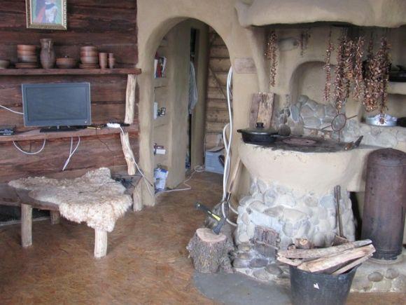 Новини Тернополя - фото з У будинок Павла Банникова туристи їздять, як по свячену воду У будинок Павла Банникова туристи їздять, як по свячену воду, фото №2 на сайті 20minut.ua