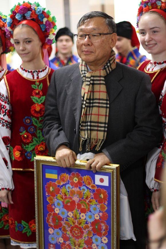 Посла Японії зустрічали короваєм та японською піснею «Канікули кохання», фото №3 на сайті 20minut.ua