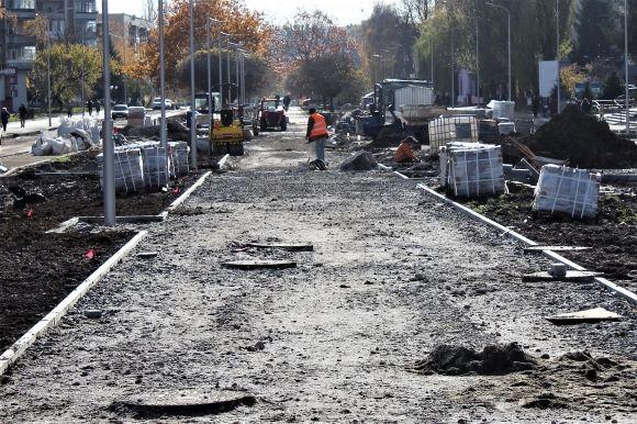 Золота осінь у Вінниці. Проспект Космонавтів заполонили люди на сайті 20minut.ua Золота осінь у Вінниці. Проспект Космонавтів заполонили люди, фото №10 на сайті 20minut.ua