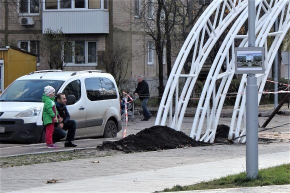 Золота осінь у Вінниці. Проспект Космонавтів заполонили люди на сайті 20minut.ua Золота осінь у Вінниці. Проспект Космонавтів заполонили люди, фото №1 на сайті 20minut.ua