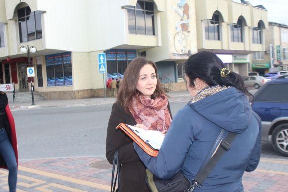 У Кам’янці збирають підписи під петицією, яка вимагає покарань за порушення на виборах на сайті 20minut.ua У Кам’янці збирають підписи під петицією, яка вимагає покарань за порушення на виборах, фото №1 на сайті 20minut.ua