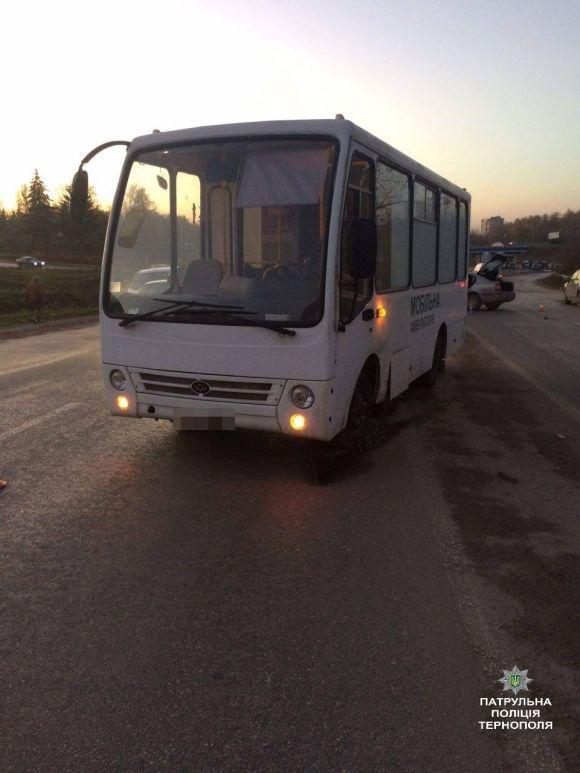Після зіткнення з автобусом водій авто Skoda Octavia потрапив у лікарню на сайті 20minut.ua Після зіткнення з автобусом водій авто Skoda Octavia потрапив у лікарню, фото №1 на сайті 20minut.ua