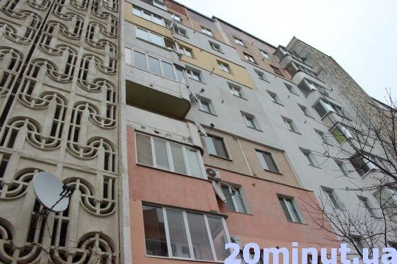 "Будинок, як тетріс", - тернополяни жартують про клаптикове утеплення на Яреми на сайті 20minut.ua "Будинок, як тетріс", - тернополяни жартують про клаптикове утеплення на Яреми, фото №1 на сайті 20minut.ua