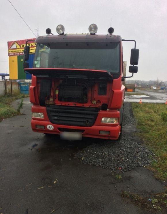 На Хмельниччині поліція ліквідувала незаконну пересувну АЗС, фото №2 на сайті vsim.ua