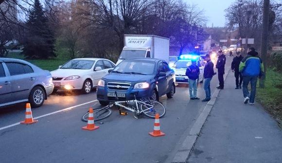 На Коріатовичів Chevrolet збив велосипедиста. Хлопець у лікарні, фото №5 на сайті 20minut.ua