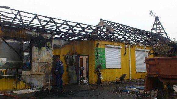 У Гайсині за годину згорів шиномонтаж та кафе. Причину пожежі встановили, фото №5 на сайті 20minut.ua