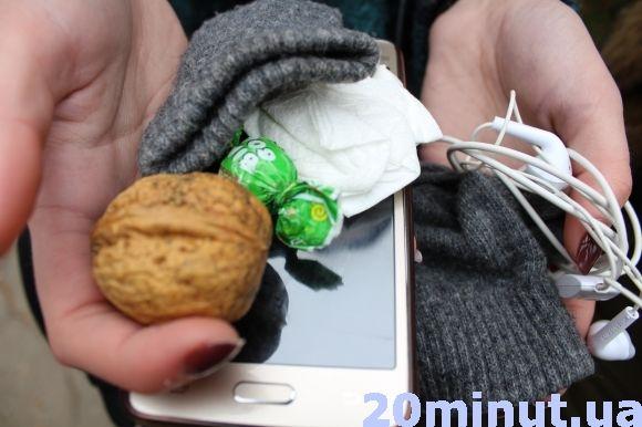 Цукерки, горіхи, газовий балончик. Що носять студенти у кишенях на сайті 20minut.ua Цукерки, горіхи, газовий балончик. Що носять студенти у кишенях, фото №2 на сайті 20minut.ua