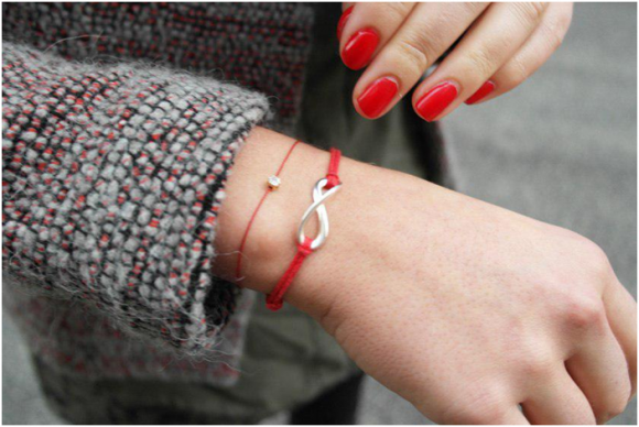 Красный браслет: почему у каждого должно быть такое украшение, фото №1 на сайті vsim.ua