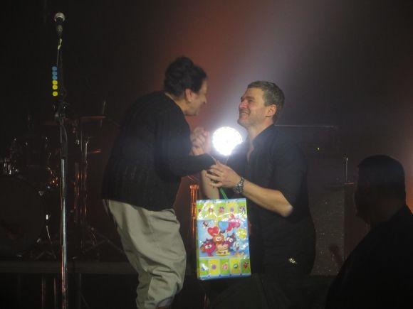 Романтично і драйвово: Арсен Мірзоян у Хмельницькому зібрав повний зал (ФОТО/ВІДЕО), фото №9 на сайті vsim.ua