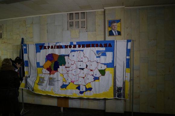 «Україна моя вишивана»: на акцію в політеху з 500 викладачів прийшло лише 20 на сайті 20minut.ua «Україна моя вишивана»: на акцію в політеху з 500 викладачів прийшло лише 20, фото №3 на сайті 20minut.ua