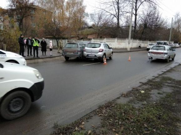 На Стрілецькій не поділили дорогу два легковика, фото №1 на сайті 20minut.ua