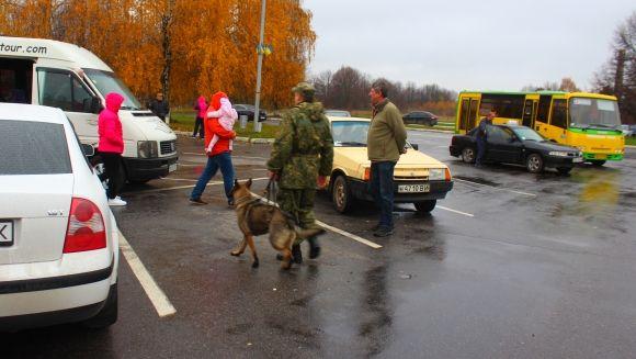 «Нічого не пояснювали, просто не випускали»: фоторепортаж з «замінованого» аеропорту на сайті 20minut.ua «Нічого не пояснювали, просто не випускали»: фоторепортаж з «замінованого» аеропорту, фото №10 на сайті 20minut.ua