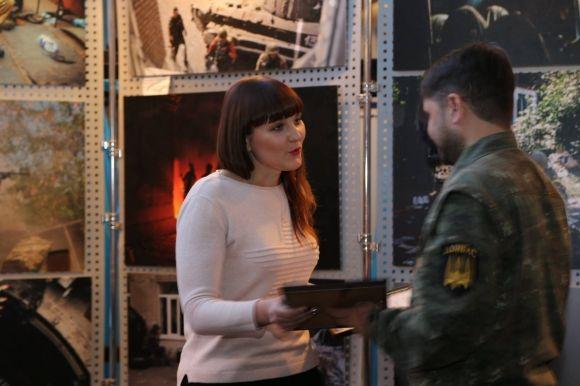У Хмельницькому відкрили виставку "Іловайськ 2014" на сайті vsim.ua У Хмельницькому відкрили виставку "Іловайськ 2014", фото №4 на сайті vsim.ua