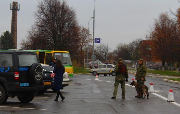 «Нічого не пояснювали, просто не випускали»: фоторепортаж з «замінованого» аеропорту на сайті 20minut.ua «Нічого не пояснювали, просто не випускали»: фоторепортаж з «замінованого» аеропорту, фото №7 на сайті 20minut.ua