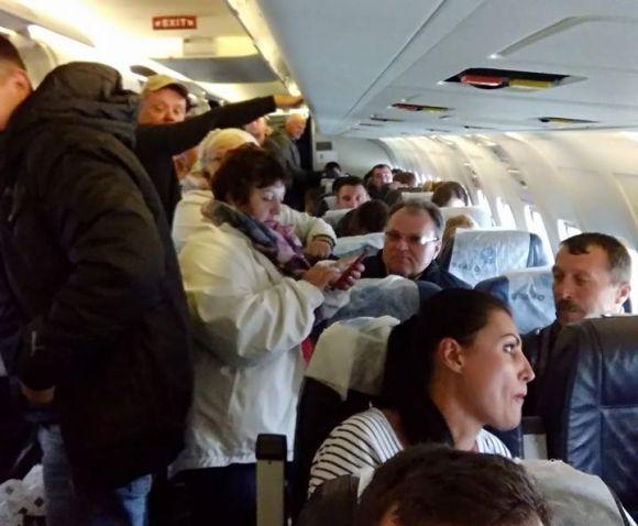 «Нічого не пояснювали, просто не випускали»: фоторепортаж з «замінованого» аеропорту на сайті 20minut.ua «Нічого не пояснювали, просто не випускали»: фоторепортаж з «замінованого» аеропорту, фото №1 на сайті 20minut.ua